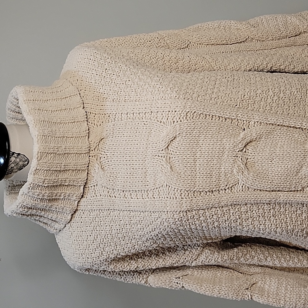 SEVEN7 oversized knit sweater in off white. Size is Medium. - Picture 6 of 8
